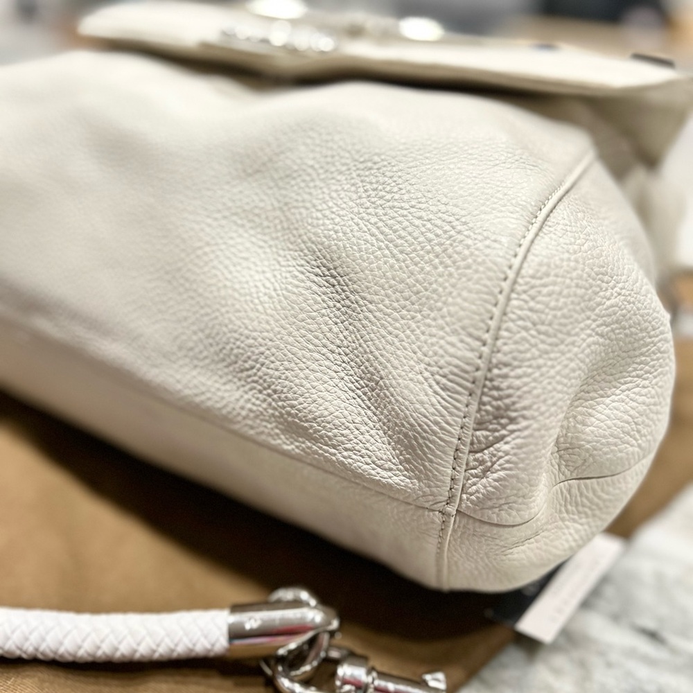 Gucci Authentic Off White Calfskin Leather Convertible Bag - Picture 6 of 15
